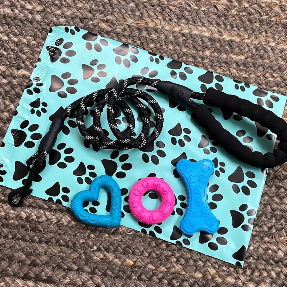 🆕Brand New 🆕🐾 Pet Packs 🐾 Dog Toys & Leash🆕 Small/Medium